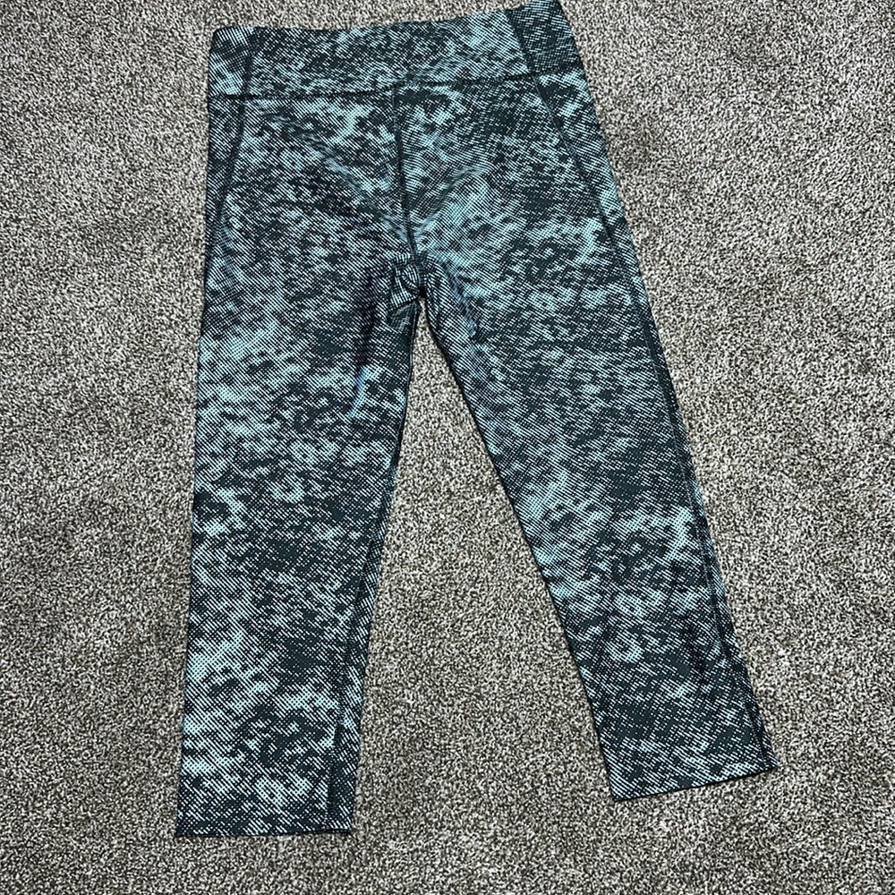 Under armor heat gear compression crop small leggings women’s Capri leggings - Picture 5 of 6